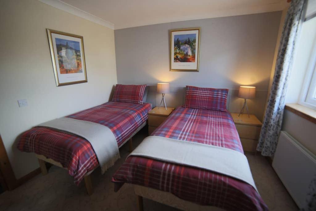 Loch Ness Apartments Инвернес Екстериор снимка